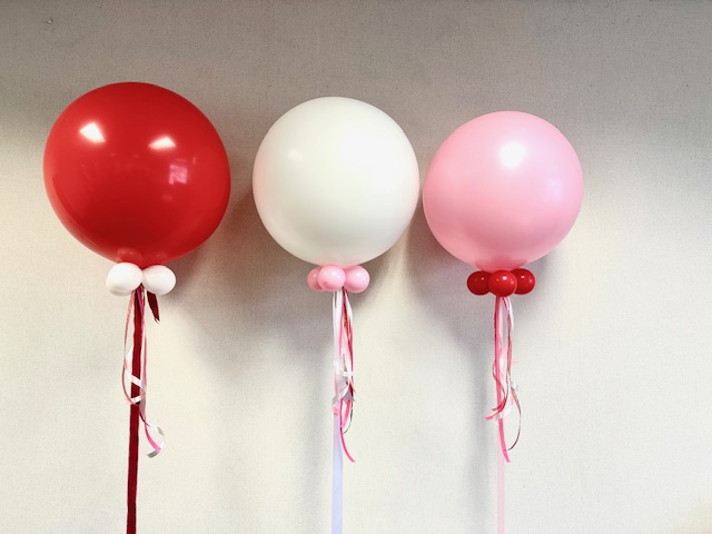 Floating Colossal Balloons with Single Collars