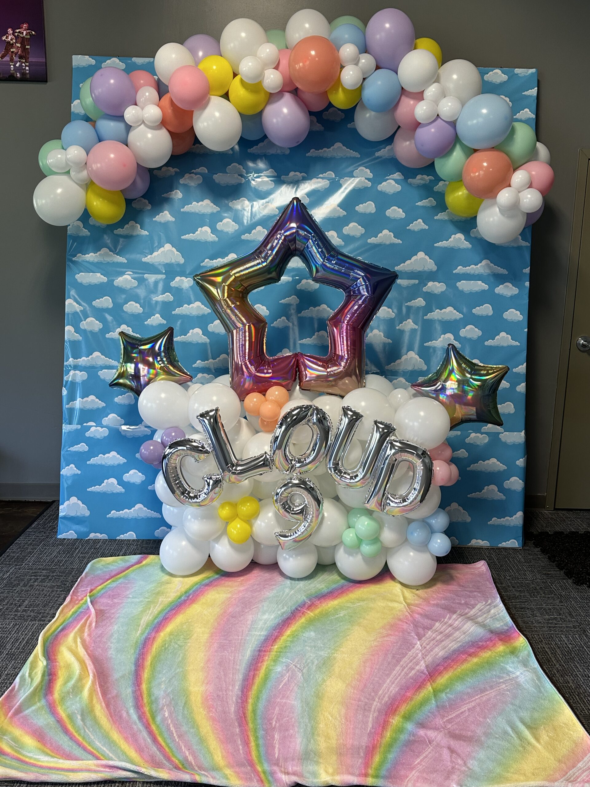 Cloud 9 Balloon Garland and Sculpture